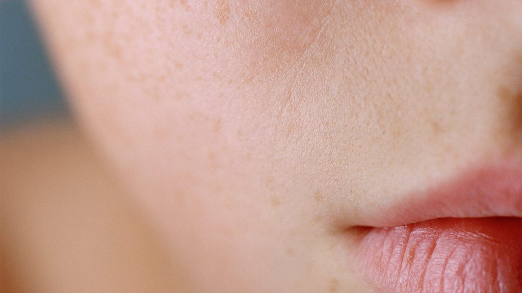 عوارض کم‌آبی و دهیدراته شدن پوست و تاثیرات آن بر سلامت پوستی