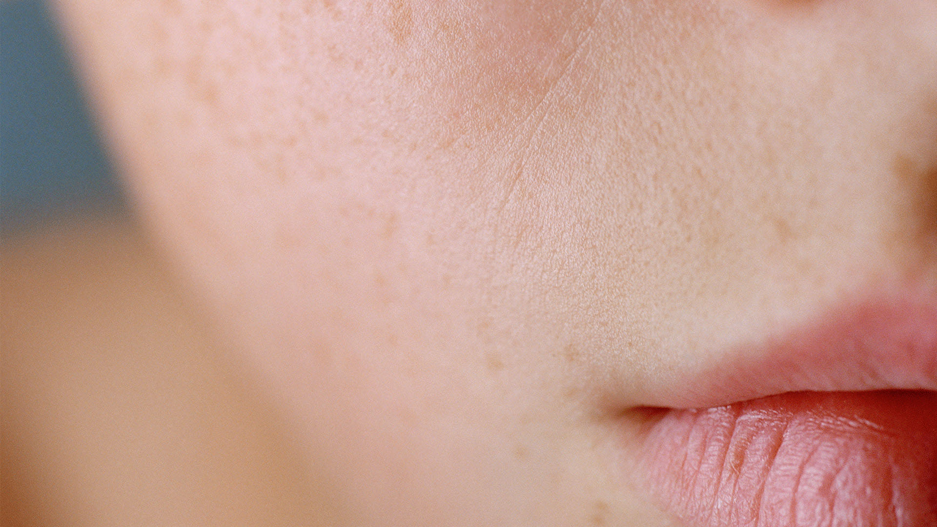 عوارض کمآبی و دهیدراته شدن پوست و تاثیرات آن بر سلامت پوستی